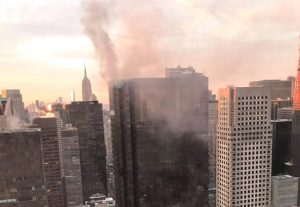 NUEVA YORK: Al menos dos heridos en incendio en azotea Torre Trump