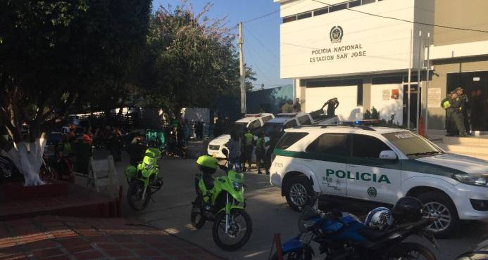 COLOMBIA: Cuatro policías muertos y 42 heridos durante ataque a cuartel imagen