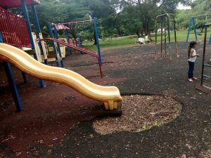 Se deteriora área de juegos infantiles del Parque del Este
