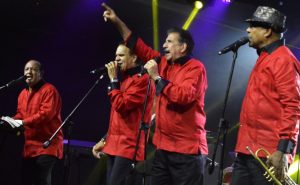 Merengue pone a vibrar entusiasta público en Hard Rock Live