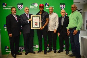 Franchy Cordero recibe premios “Más Valioso” y “Novato del Año” Franchy Cordero recibe premios “Más Valioso” y “Novato del Año”