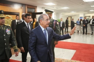 Medina sale a Suiza para participar reunión Foro Económico Mundial