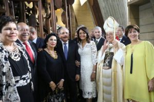 Dominicanos se vuelcan en adoración a la Virgen de la Altagracia