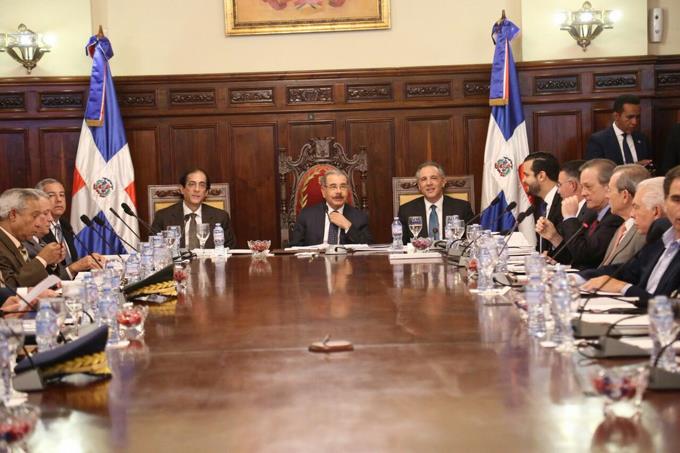 Danilo dispone reducir 75% requisitos para renovación de registro sanitario imagen