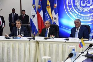 Diálogo de Venezuela continúa hoy tras polémico adelanto de elecciones