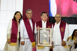 UNEV entrega Doctorado Honoris Causa a Humberto Martín Shikiya UNEV entrega Doctorado Honoris Causa a Humberto Martín Shikiya