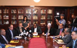 Gobierno y Colegio Médico acuerdan puntos para un próximo diálogo