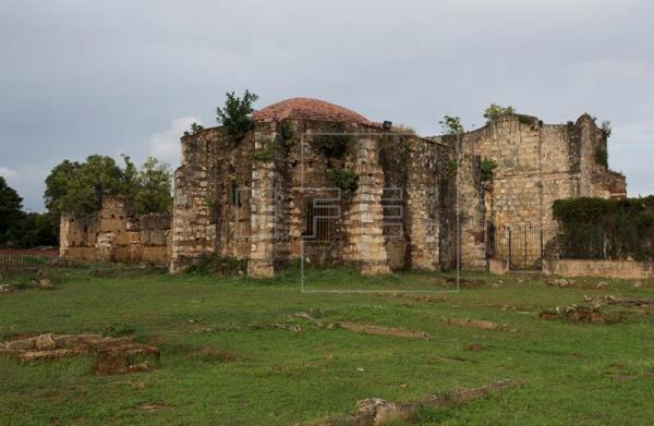 Un calendario recoge el grave deterioro de 12 sitios históricos dominicanos imagen