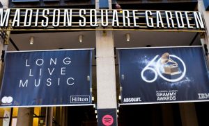 Rosas blancas en alfombra roja de los Grammy contra acoso sexual Rosas blancas en alfombra roja de los Grammy contra acoso sexual