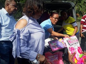 Fedofutbol entrega juguetes Día de Reyes en S.Cristóbal