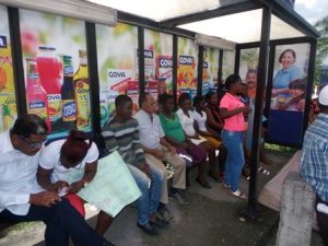 Haitianos encadenados en empresa demandan pago salarios atrasados Haitianos encadenados en empresa demandan pago salarios atrasados