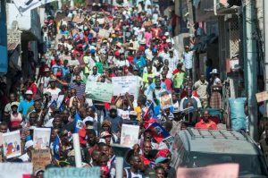 HAITI: Cientos de manifestantes exigen la renuncia de Ariel Henry