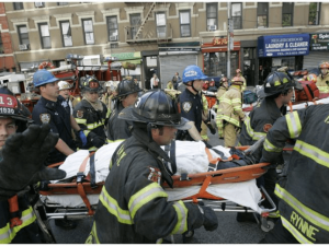 Inundación lleva a bomberos a descubrir dos cadáveres en Brooklyn Inundación lleva a bomberos a descubrir dos cadáveres en Brooklyn