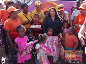 SDN: Fundación Francisco Vásquez entrega decenas de juguetes
