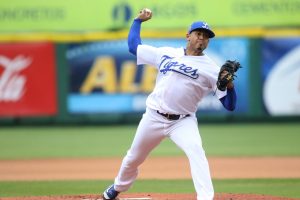 Licey apabulla a las Aguilas y empatan serie final beisbol Licey apabulla a las Aguilas y empatan serie final beisbol