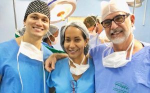 BRASIL: Cirujana plástica RD obtiene mas altas calificaciones universidad BRASIL: Cirujana plástica RD obtiene mas altas calificaciones universidad