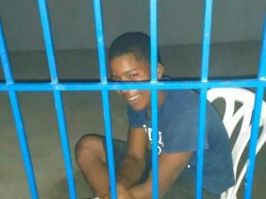 LAS SALINAS: Joven asesina “amigo” a puñalada en confuso incidente