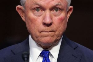 EEUU: Fiscal especial interroga a Sessions en la investigación trama rusa
