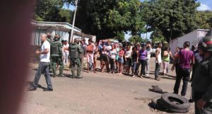 VENEZUELA: Guardia Nacional impide saqueos  con gases y perdigones