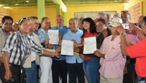 MONTE PLATA: FEDA financia $40 millones productores de piña