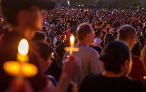 MIAMI: Miles de personas exigen nuevas leyes restrinja acceso armas