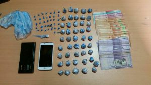 SDE: Policía apresa a dos hombres acusados microtráfico