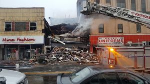 Fuego destruye tienda venta de celulares y electrodomésticos