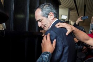 GUATEMALA: Detenidos expresidente Colom y 8 exministros por corrupción