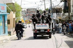 Buscan dos asaltantes que mataron un raso de la Policía en Boca Chica