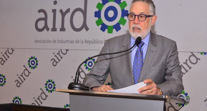 Empresarios saludan decisión de concertar la Ley de Partidos imagen