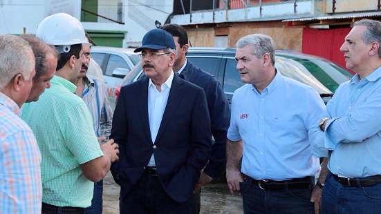 LA VEGA: Danilo supervisa avances transformación urbana de El Riito imagen