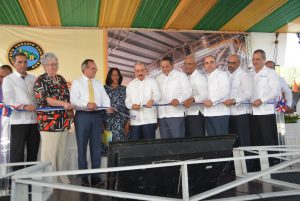 NAGUA: Presidente Medina entrega una planta procesadora de cereales
