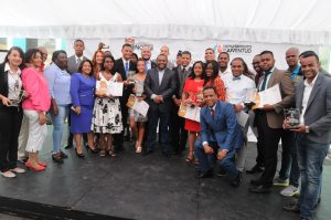 Alcaldía SDN entrega Premio Municipal de la Juventud