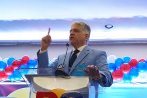 Eduardo Estrella emplaza  al gobierno frenar alza del dólar