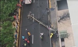 Venezolano muere calcinado en un automóvil en avenida céntrica de SD