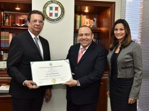 UNPHU reconoce Miguel Reyes Sánchez como ‘Egresado Distinguido’