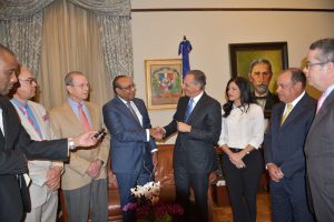 Peralta declara va firme compromiso del Gobierno con las zonas francas