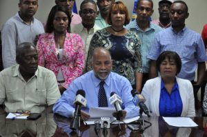 Profesores dominicanos convocan paro por 48 horas en la capital