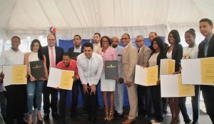 David Collado reconoce a 12 jóvenes sobresalientes David Collado reconoce a 12 jóvenes sobresalientes