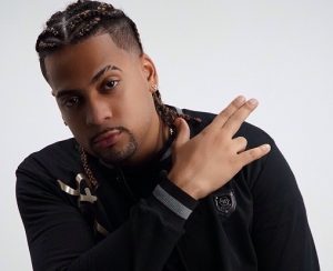 Junior Prestige promueve nuevo disco “El malo de la película”