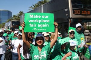 Alcalde y gobernador de NY apoyan a sindicatos