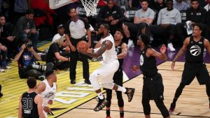 LeBron James, el mayor en la duela, también fue el mejor en el All-Star LeBron James, el mayor en la duela, también fue el mejor en el All-Star