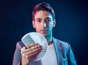 Propuesta internacional de magia llega a Studio Theater, de Acrópolis