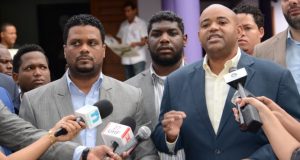 Jóvenes renuncian a cargos en el PLD