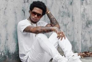 Vakeró incursiona en el bolero con canción “Puro y sincero”