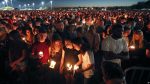 EE.UU: Miles asisten a vigilia en Florida por víctimas; piden «no mas armas»