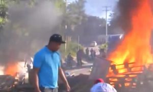 HAINA: Tiros y bombas en protesta por muerte cuatro personas en accidente