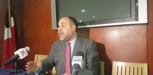 Abogado de Ricardo Arjona se querella por embargo equipos