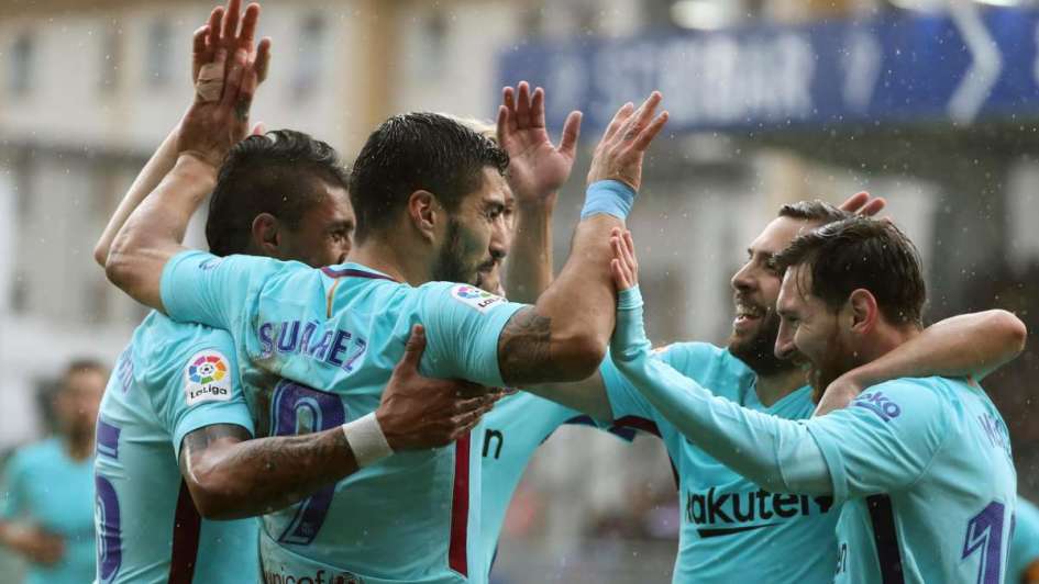 Barcelona vence al Eibar y sigue de líder en la Liga Española imagen