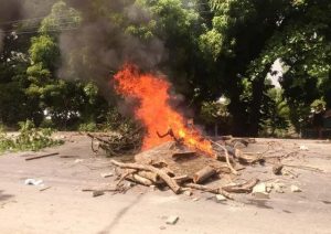 LOS BLANCOS: Queman neumáticos por falta de agua potable
